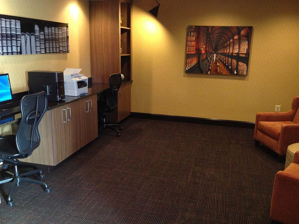 Holiday Inn Express Fredericksburg - Southpoint By Ihg Exterior foto