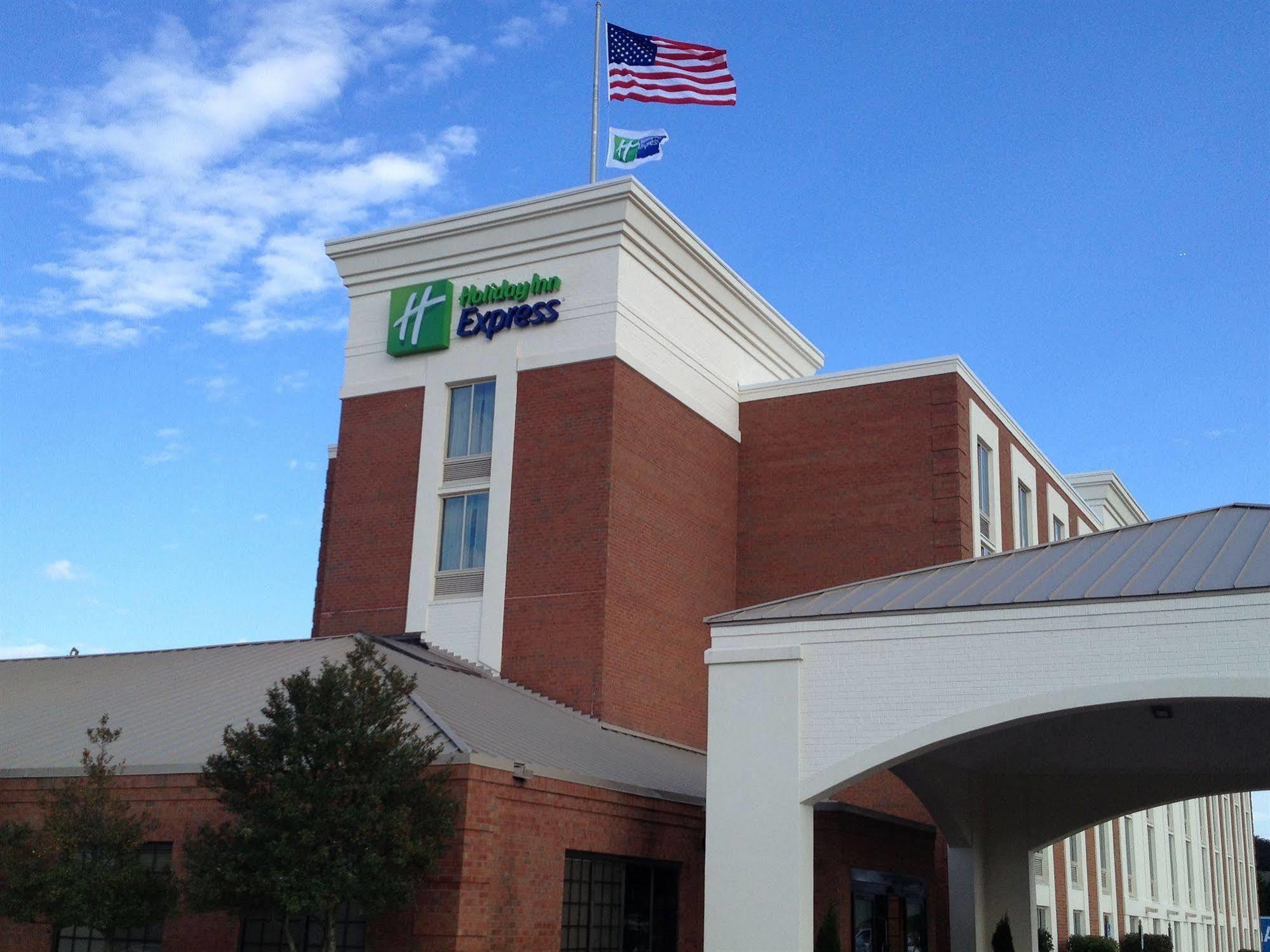 Holiday Inn Express Fredericksburg - Southpoint By Ihg Exterior foto