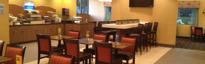 Holiday Inn Express Fredericksburg - Southpoint By Ihg Exterior foto